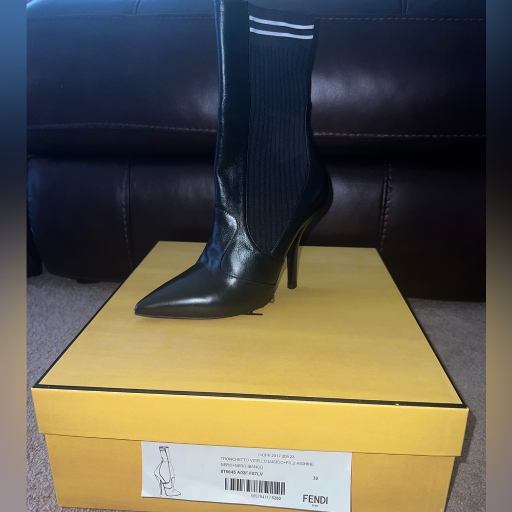 Brand new, never worn before Fendi Tronchetto Vitello Lucido+Fil.2 Righine